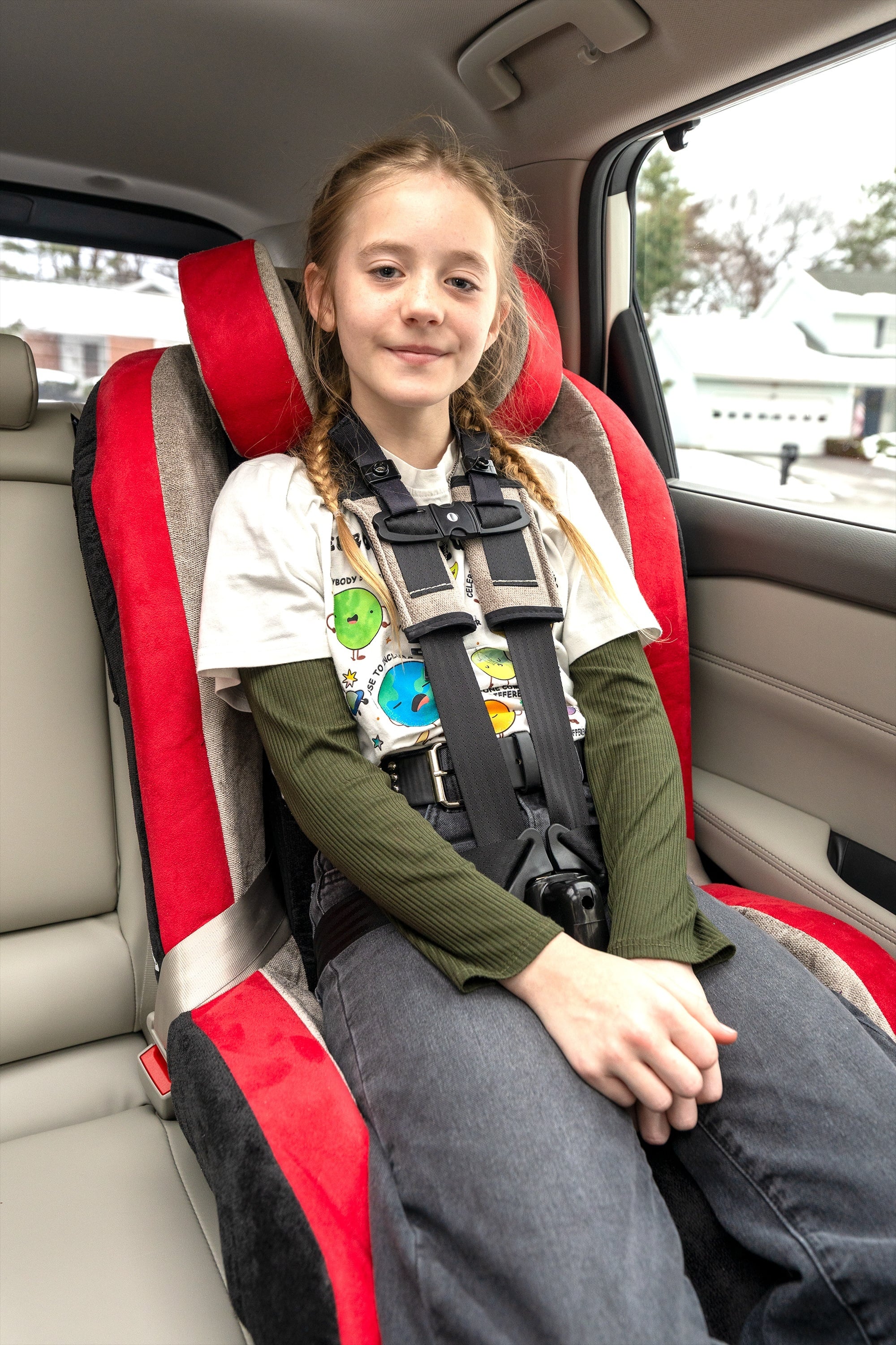 Child shown with Chest Clip & Buckle Guards (Blk/Red Seat)